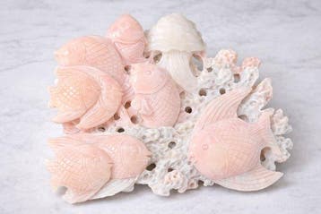 Roze opaal onderwater-scène snijwerk – Vissen & Kwallen, Antiek en Kunst