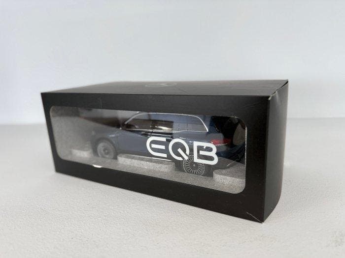 1:18 - Modelauto (3) - Mercedes-Benz EQB promotional model;, Hobby & Loisirs créatifs, Voitures miniatures | 1:5 à 1:12