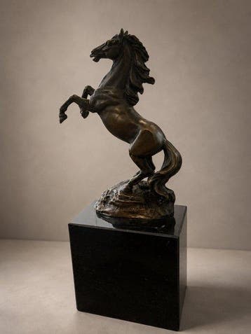 sculptuur, Indrukwekkend bronzen sculptuur van steigerend