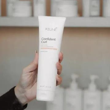 Keune Confident Curl Leave-In Coily (Leave-in Conditioner), Handtassen en Accessoires, Uiterlijk | Haarverzorging, Verzenden, Nieuw