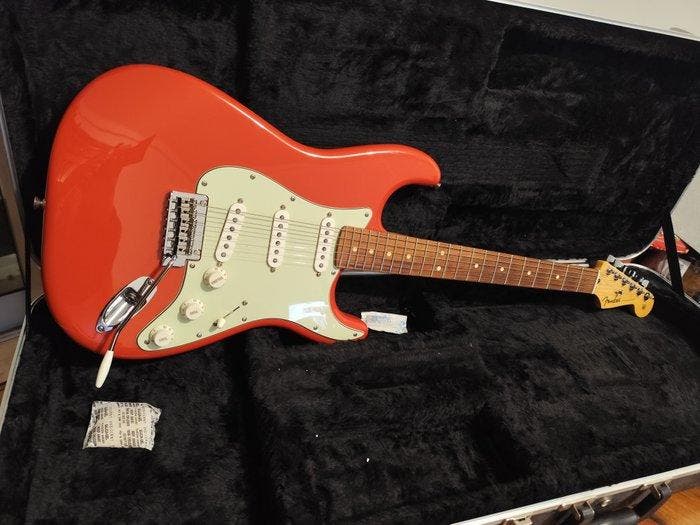 Fender - Stratocaster Player MIM – 75th Anniversary – Coral, Muziek en Instrumenten, Snaarinstrumenten | Gitaren | Akoestisch