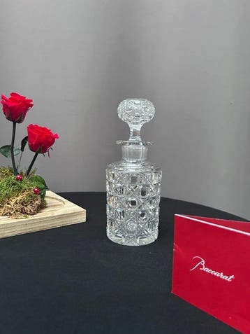 Baccarat - Bouteille de parfum - Diamants Pierreries -