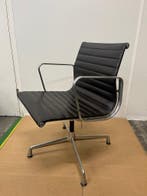 Lederen Vitra Eames Ea 108, Huis en Inrichting, Bureaustoelen, Bruin, Verzenden, Zo goed als nieuw, Bureaustoel