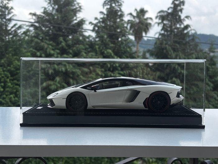 MR Collection Models 1:18 - Modelauto - Lamborghini, Hobby en Vrije tijd, Modelauto's | 1:5 tot 1:12