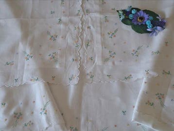 Drap romantique en lin pur avec des taies identiques ornées