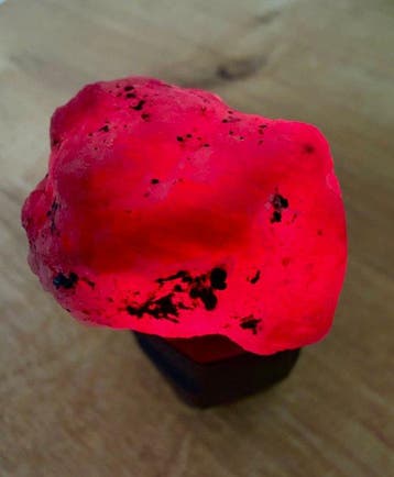 Robijn Ruw. Prachtige 96,30 ct. Mozambique Grote