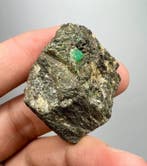 Volledige afsluiting top groene klatsche smaragd Kristal op