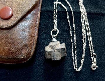 Pierre - Ketting met hanger - stauroliet