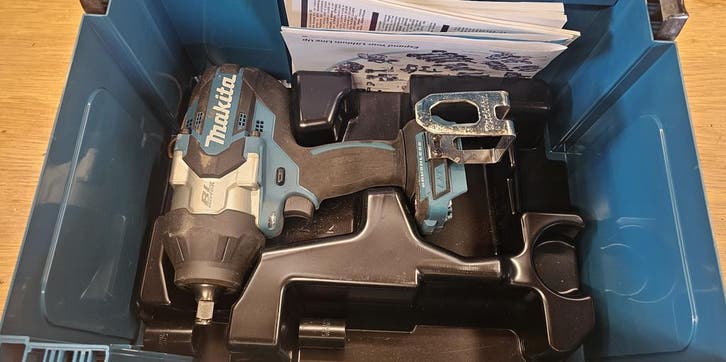 Makita DTW1002 Slagmoersleutel 18V 1000Nm Brushless Koffer, Doe-het-zelf en Bouw, Gereedschap | Boormachines, 600 watt of meer