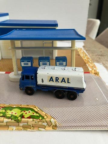 Wader 1:87 - Modelauto (3) - Aral benzinepomp met tankwagen