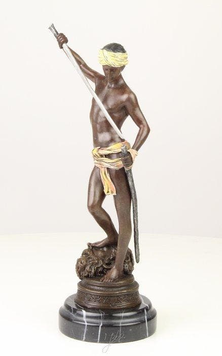 Figure - A BRONZE SCULPTURE OF DAVIDS VICTORY OVER GOLIATH, Antiquités & Art, Curiosités & Brocante