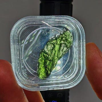 Moldaviet Moldavite - Hoogte: 31 mm - Breedte: 13 mm - 2.51