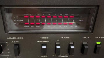 Akai - AM-U33 noir Amplificateur intégré à semi-conducteurs, Nieuw