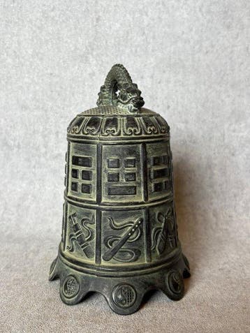 Ashtamangala’s/ Trigrammen / Yin en Yang Bel - Bronze -, Antiek en Kunst