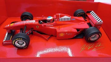 Minichamps 1:18 - Modelauto - Ferrari F310B M. Schumacher, Nieuw