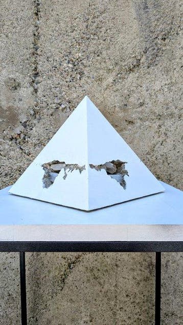 LO Art Studio - Trascent Pyramid (Cord version), Antiek en Kunst