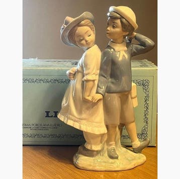 Lladró - Vicente Martínez - sculptuur, Puppy Love - 26 cm -