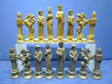 jeu déchecs en metal doré et étain en coffret gainé cuir, Antiek en Kunst