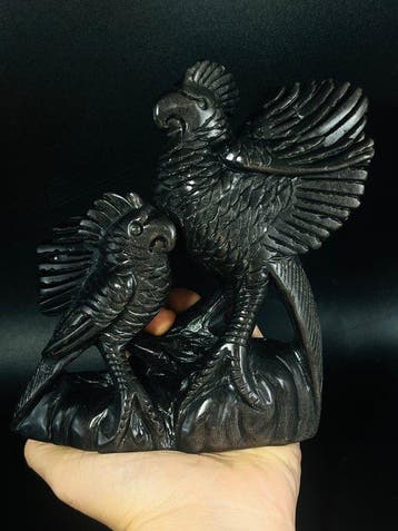 Zwarte obsidiaan papegaai-koppel beeldhouwwerk – Met de hand