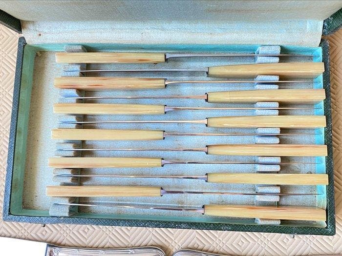 Orfèvre Clavaizolle - Tafelmes (24) - Staal, Verzilverd,, Antiquités & Art, Antiquités | Meubles | Tables