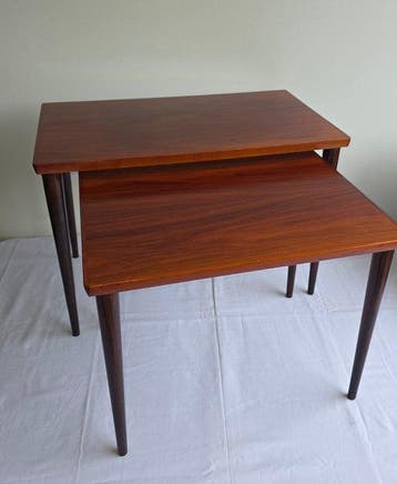 Tafel - Teak - Twee bijzettafels