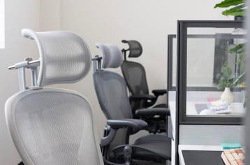 Herman Miller Aeron Remastered Stoelen Met Atlas Hoofdsteun, Verzenden, Nieuw