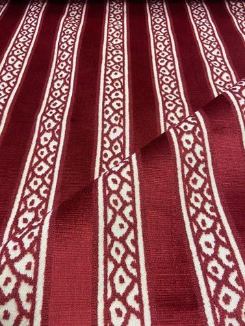 Prachtig fluweeljacquard, robijnrood met neiging naar
