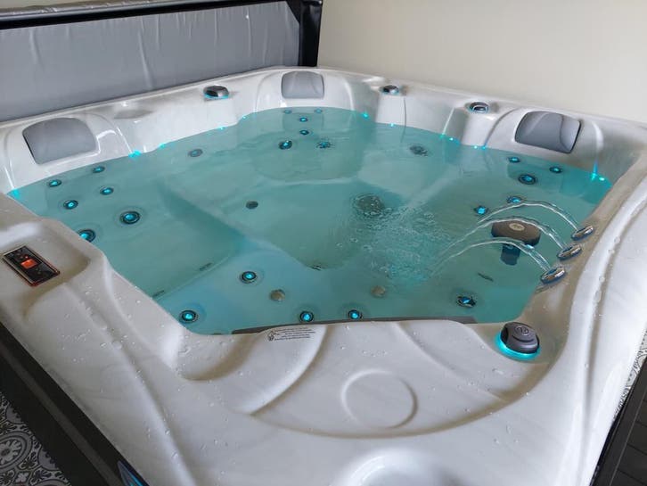 Royalty Spa Sienna | 5 pers jacuzzi | hoge kwaliteit, Tuin en Terras, Bubbelbaden en Hottubs, Nieuw