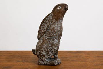 sculptuur, Decorative Rabbit with Hand-Engraved Floral and