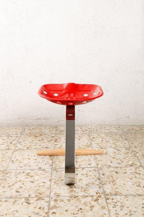 Zanotta - Achille Castiglioni - Kruk - Mezzadro - Rood -, Antiquités & Art, Antiquités | Meubles | Chaises & Canapés