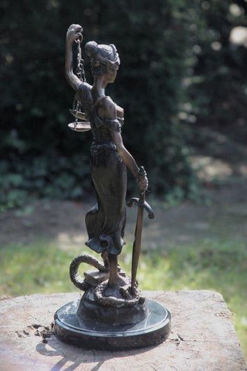 Sculpture, justitia vrouwe van gerechtigheid - 45 cm -, Antiek en Kunst