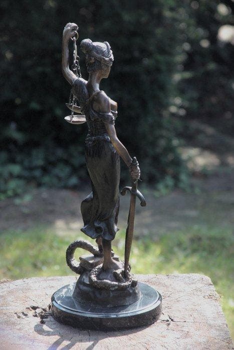 Sculpture, justitia vrouwe van gerechtigheid - 45 cm -, Antiek en Kunst, Curiosa en Brocante