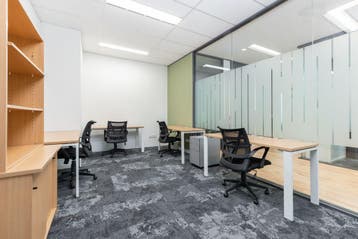 Kantoorruimte voor 15 in IT Tower, Verzenden