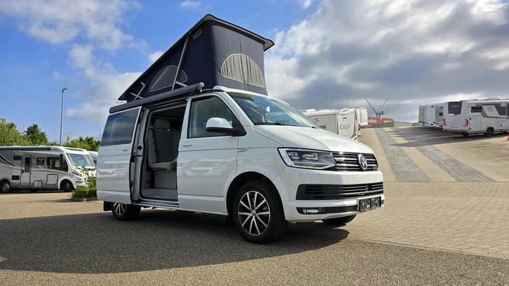 Volkswagen California 4Motion met automaat en trekhaak 15629, Caravanes & Camping, Camping-cars