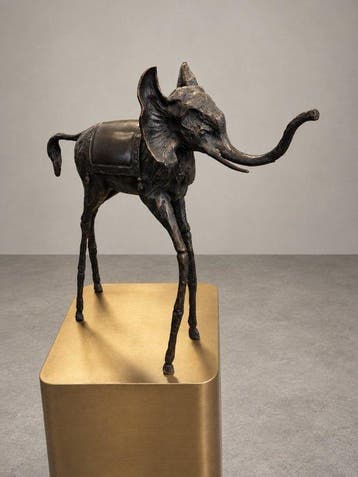 Sculpture, Surrealistische Olifant Sculptuur -
