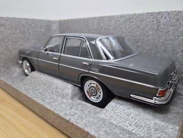 OE Mercedes (by Norev) 1:18 - Modelauto - Mercedes-Benz 280, Nieuw