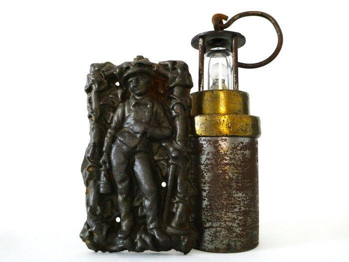 Lamp (2) - Decoratieve mijnwerkerslamp met daarbij een, Antiek en Kunst, Curiosa en Brocante