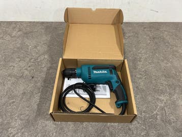 Veiling - Makita boormachine 630W DP4021, Doe-het-zelf en Bouw, Gereedschap | Boormachines, Nieuw
