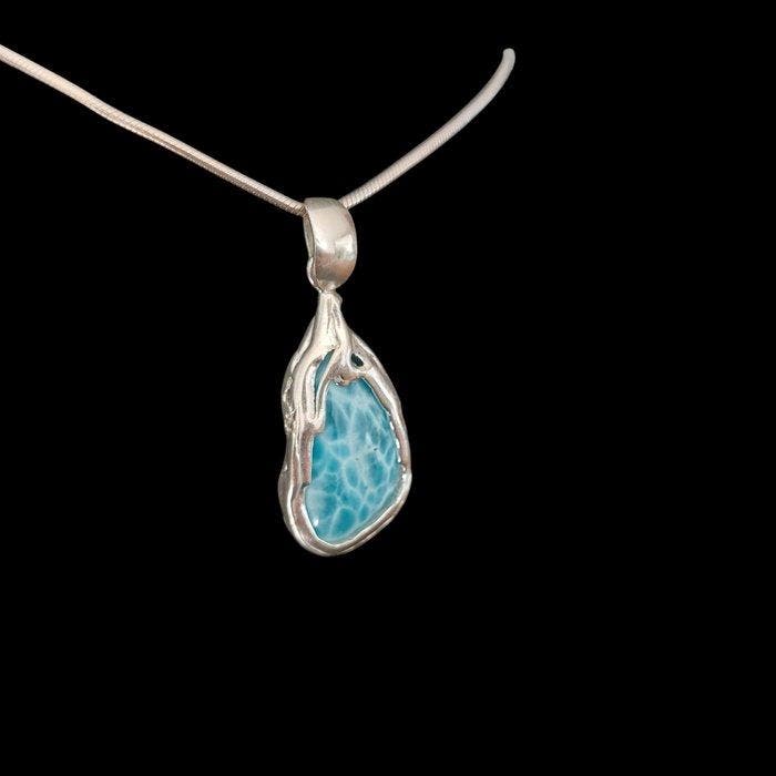 Hanger van natuurlijk onbehandelde larimar. Uniek, Antiek en Kunst, Curiosa en Brocante
