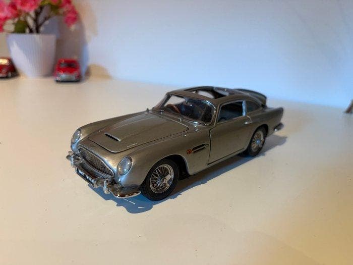 Franklin Mint 1:24 - Modelauto - James Bond 007 Aston Martin, Hobby & Loisirs créatifs, Voitures miniatures | 1:5 à 1:12