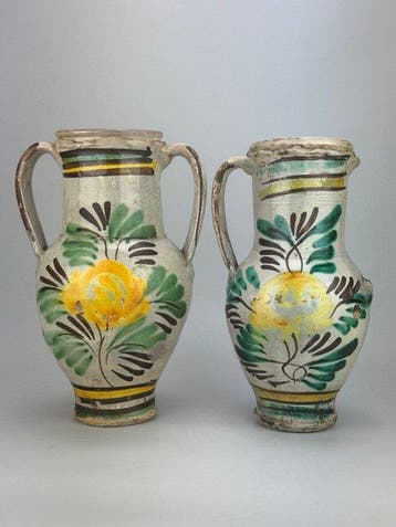 Vaas (2) - Majolica - met de hand versierd