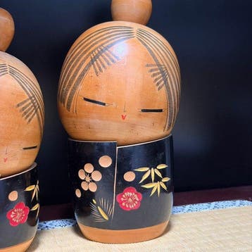 Prijswinnende kunstenaar Suigai Sato. Sho Chiku Bai Pine