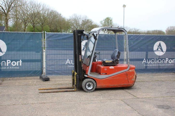 Veiling: Heftruck BT C3E200 Elektrisch 2000kg 2005, Articles professionnels, Machines & Construction | Chariots élévateurs & Transport interne