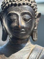 Shakyamuni Boeddha zittend in meditatie (dhyana-mudra), -