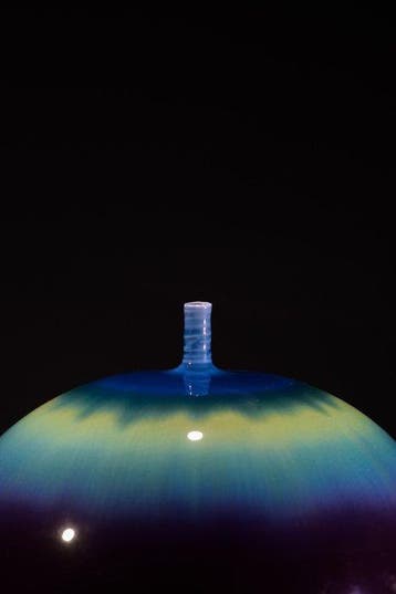 Vase - Porcelaine, Un vase en porcelaine Kutani émaillé, Antiek en Kunst
