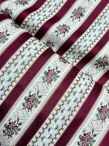 Regaliteit van San Leucio – Weefsels van zijde en rozen -