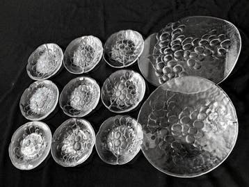 Kosta Boda - Ann Wärff - Assiette de service (11) - Grape -