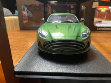 GT Spirit 1:18 - Voiture miniature - Aston Martin DB12, Nieuw