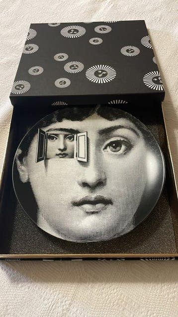 Piero Fornasetti - Schotel - tema e variazioni - Porselein, Antiek en Kunst