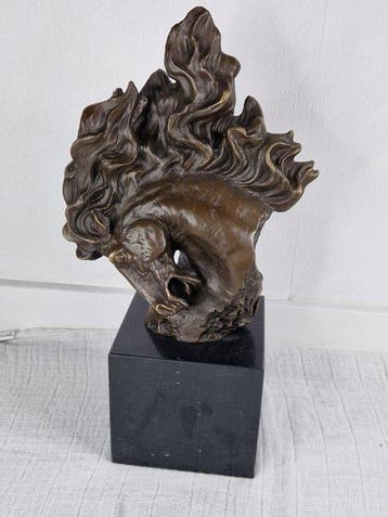 Statue, bronzen paardenhoofd op marmeren voet nick - 31 cm -, Antiek en Kunst